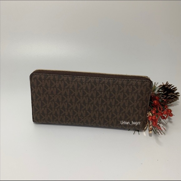 Michael Kors Suri Large Bucket Messenger & Wallet - Picture 3 of 16